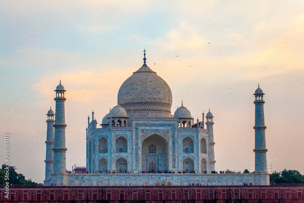 Obraz premium Sunset over the wonderful Taj Mahal, in Agra, one of the seven world wonder. Giant mausoleum made of marble.
