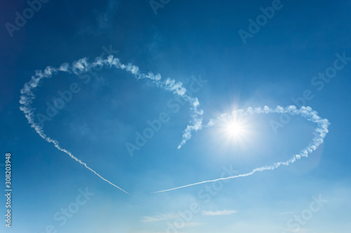 ハート型の飛行機雲