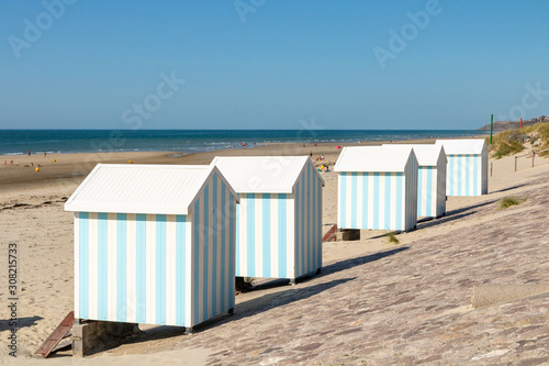 La plage d'Hardelot et ses cabines - Côte d'Opale - Pas-de-Calais © olivierguerinphoto