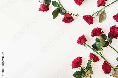 Fototapeta Naklejka Na Ścianę i Meble -  Flat lay red rose flowers pattern on white background. Top view floral texture with copy space for text.