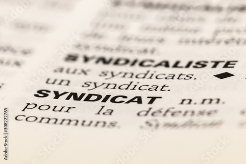 Syndicat - photo macro de la définition du dictionnaire français photo