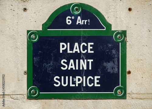 Fototapeta Naklejka Na Ścianę i Meble -  Street sign in Paris, France, indicating 