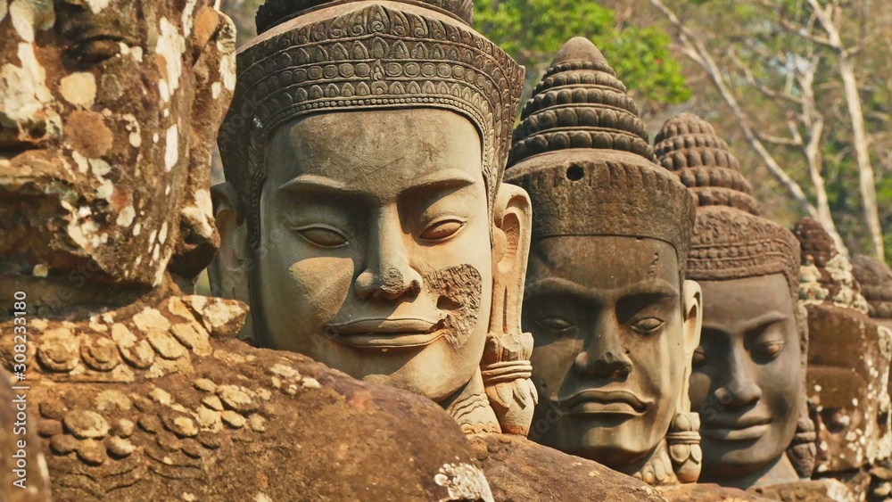 Skulptur in ankor wat, wat bayon in kambodscha, siem reap, - obrazy, fototapety, plakaty 