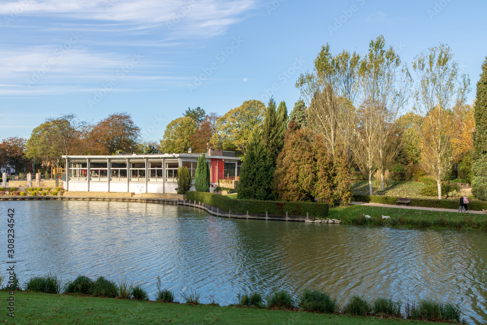 Fototapeta premium Plan d'eau du Parc Barbieux à Roubaix