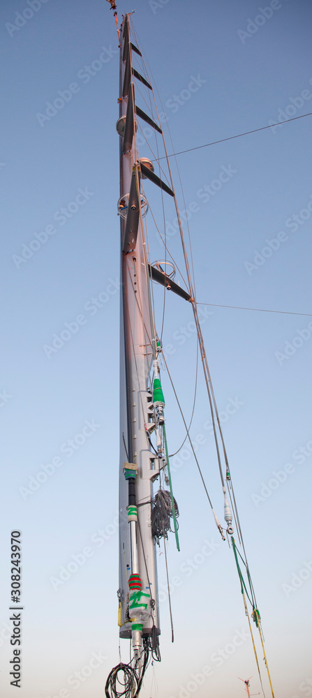 Installing a mast on a super sailingyacht. Shipbuilding. Yachting. Installing a mast on a super sailingyacht. Shipbuilding. Yachting.