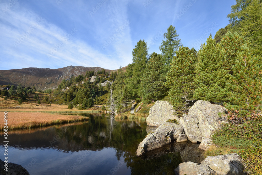 Herbst am Windebensee auf der Nockalmstraße in den Gurktaler Alpen	