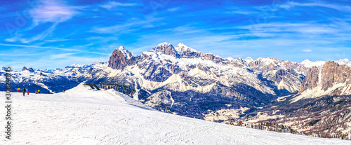 Obraz na plátně Cortina D'Ampezzo, Dolomites ski slope in winter