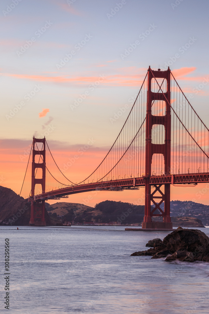 Obraz premium Coucher de soleil au Golden Bridge - San Francisco - USA