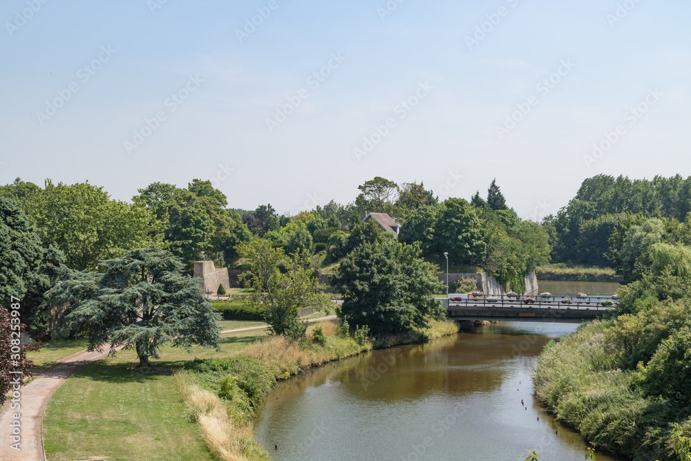 Les remparts de  Gravelines et l'Aa canalisé