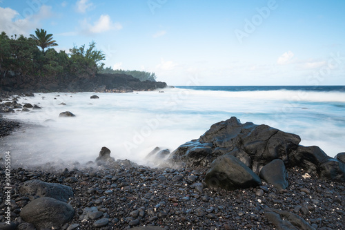 Plage de l'île de la réunion, vagues et rochers
