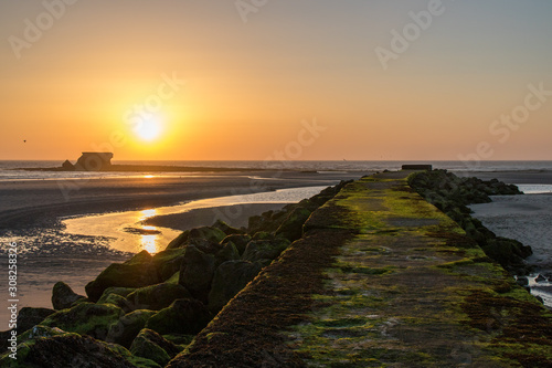 L   pi et le Fort de l Heurt au soleil couchant - Le Portel