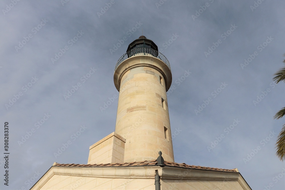 Ancien phare construit en 1828 - Village Le Grau du Roi - Département du Gard - Languedoc Roussillon - Région Occitanie - France - 19 èmùe siècle Ancien phare construit en 1828 - Village Le Grau du Roi - Département du Gard - Languedoc Roussillon - Région Occitanie - France - 19 èmùe siècle
