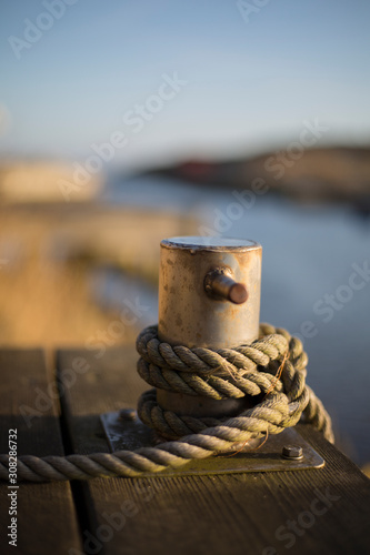 Mooring bollard
