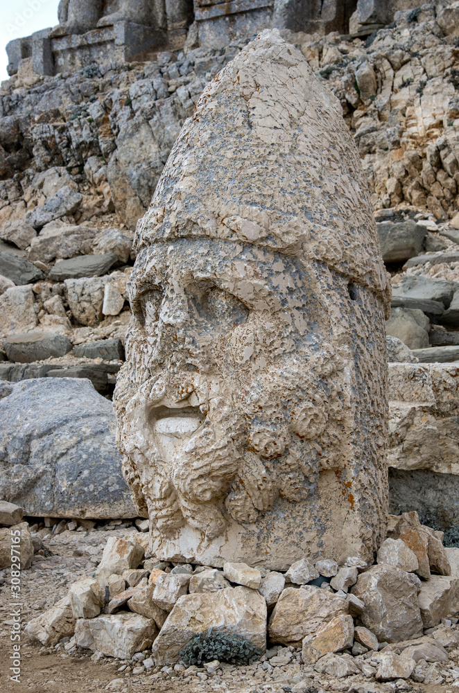 Head statue of I. Antiochos at ruins of Nemrut mountain