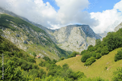Asturian mountains in Picos de Europa © ANRAAR