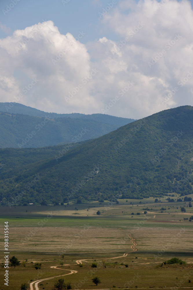 Obraz premium landscape with mountains and clouds