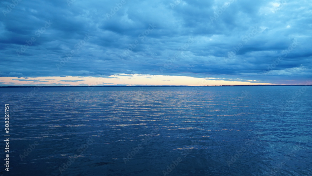 Fototapeta premium St Lawrence River (Lachine view)