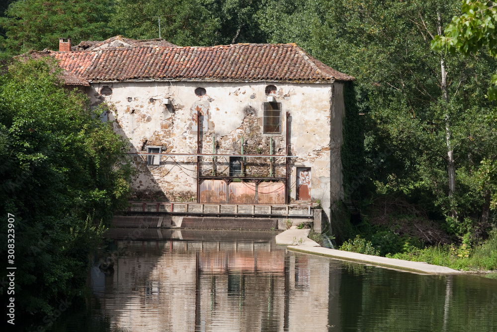 Fototapeta premium Paysage de Tarn et Garonne