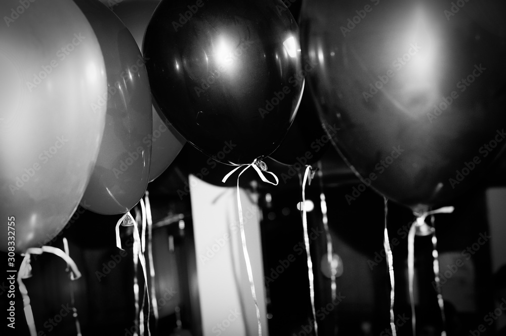 black and white balloons  - obrazy, fototapety, plakaty 