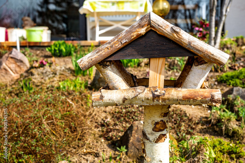 Futterhaus für Vogel aus Holz 
