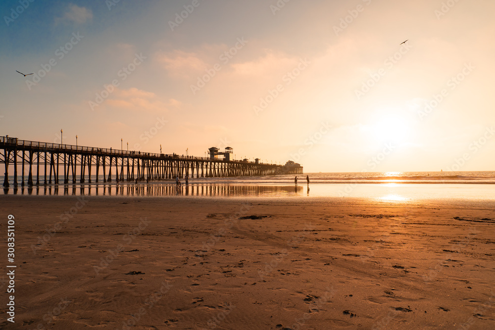 Fototapeta premium Oceanside Pier view at sunset