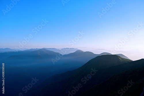 伊吹山で見た朝日に輝く雲海の情景