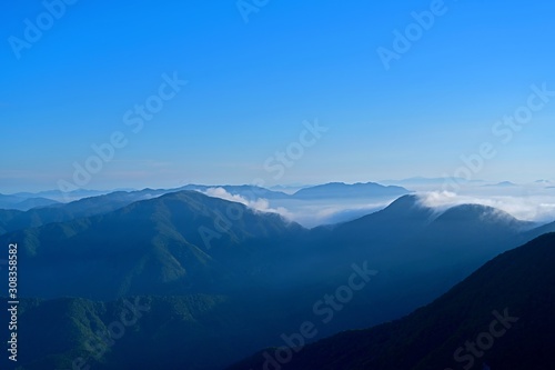 Fototapeta Naklejka Na Ścianę i Meble -  伊吹山で見た滝のように見える雲海の情景