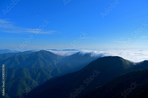 伊吹山で見た滝のように見える雲海の情景