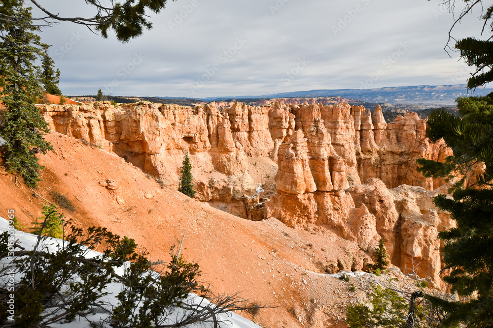 Red Rocks, Pink Cliffs, and Endless Vistas in the Bryce canyon national park