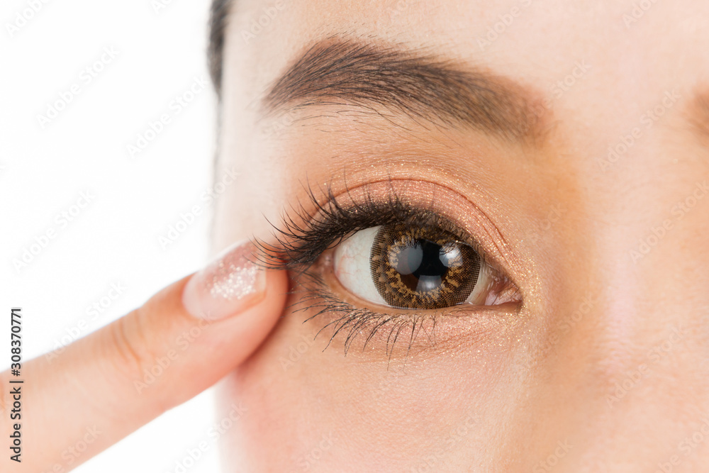 Fototapeta premium 女性の目クローズアップ