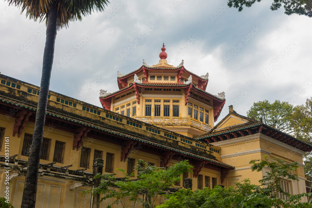 Obraz premium Vietnam History Museum at twilight time in Ho Chi Minh, Vietnam 