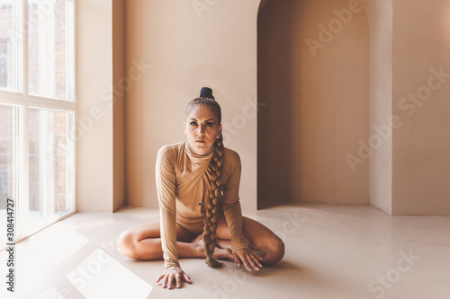 Tableau sur toile Elegant woman dancer in sexy lingerie posing in the studio