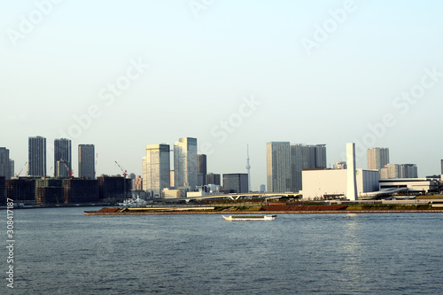 東京湾とビル群