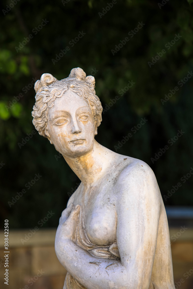 Fototapeta premium Grabskulptur auf einem Friedhof