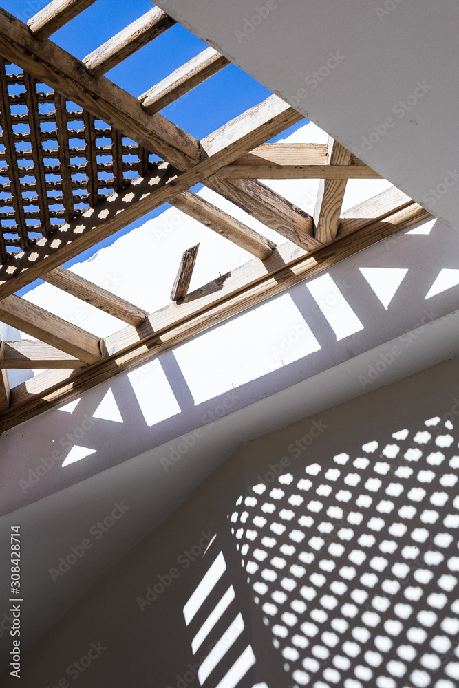 Obraz premium Wooden lattice and its Shadow on a wall. Close.