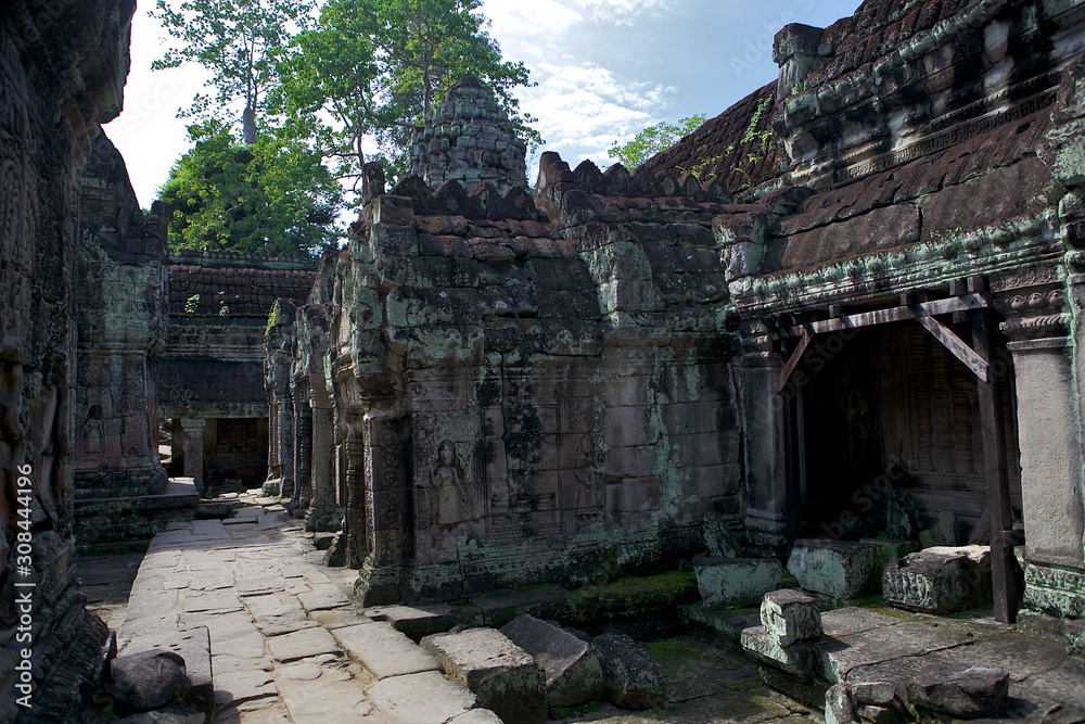 Fototapeta premium Inside the destroyed complexes in the Angkor Wat Archaeological Park, Siem Reap, Cambodia.