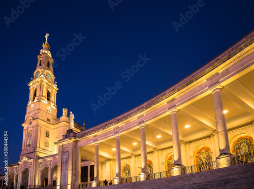Obraz na płótnie Evening light at the Shrine Of Our Lady Of The Rosary Of Fatima, Fatima, Portugal w salonie