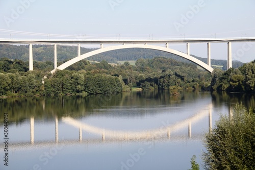Talbrücke Froschgrundsee, Neubaustrecke VDE 8.1 , 270-Meter-Rekord-Bogen als Landschaftsgestaltung © Frank