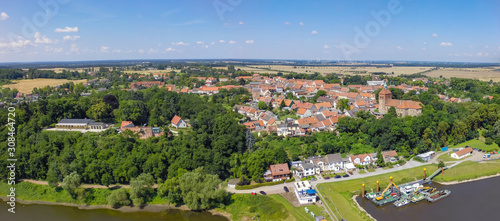 Arneburg - Luftbild - Stadt- Elbe