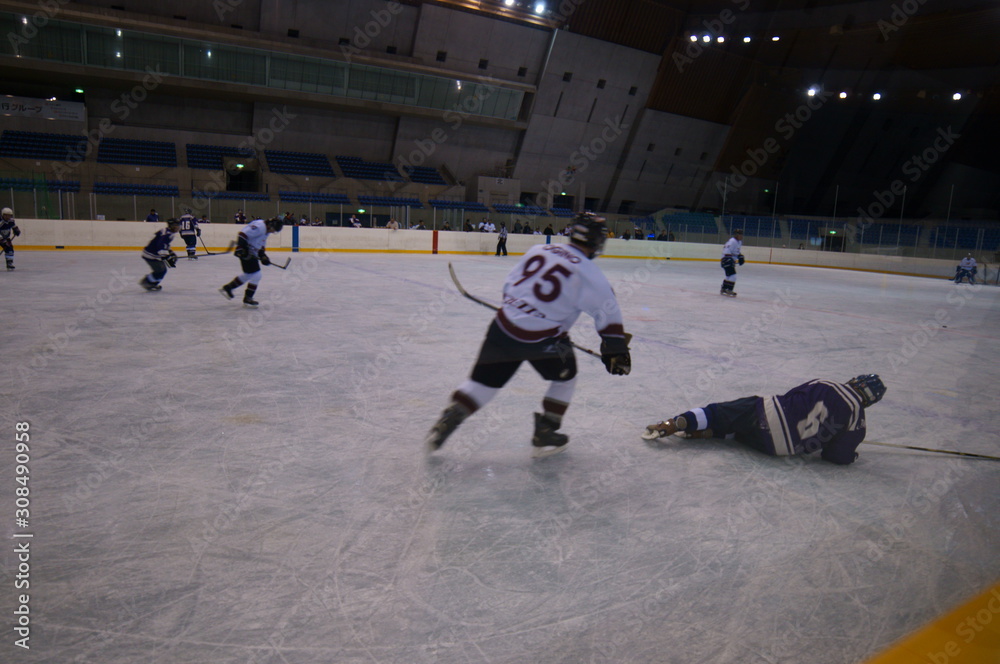 Obraz premium Ice hockey game, quick movement of players