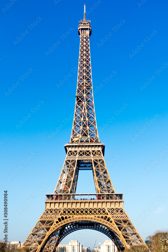 Fototapeta premium Paris / France - 01 14 2018: Eiffel Tower, Paris, France