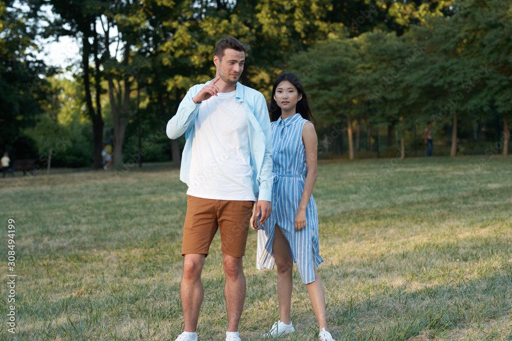 Fototapeta premium couple walking in the park