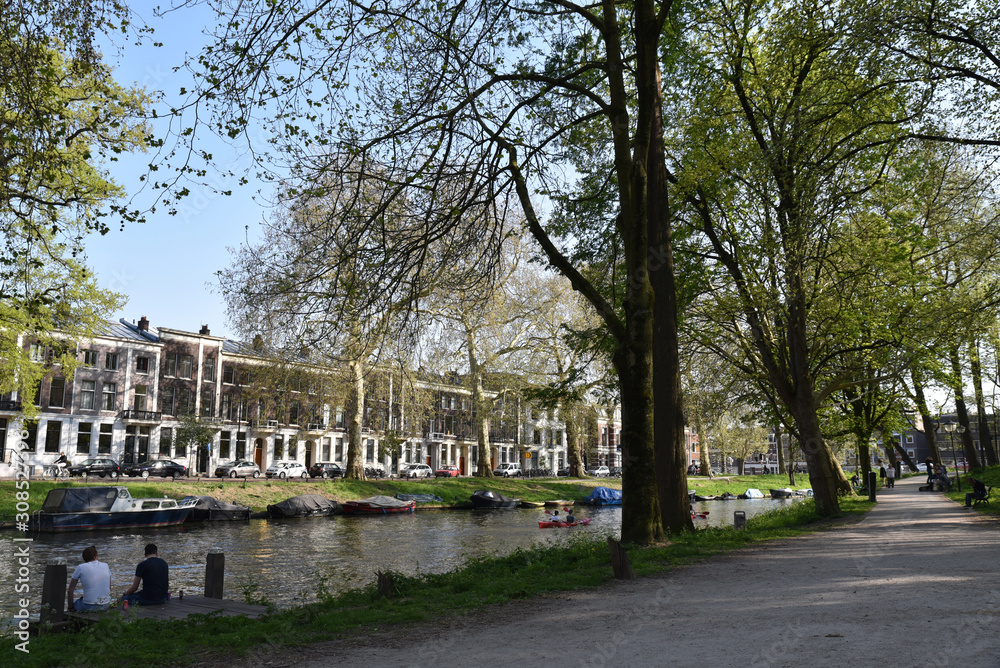 Canal au printemps à Utrecht, Pays-Bas