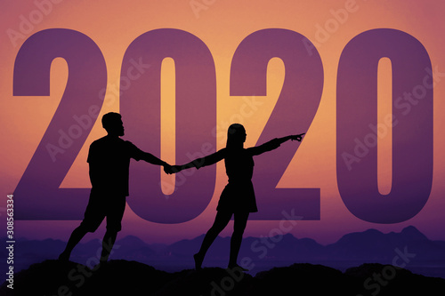 Liebespaar Hand in Hand vor 2020 Neues Jahr