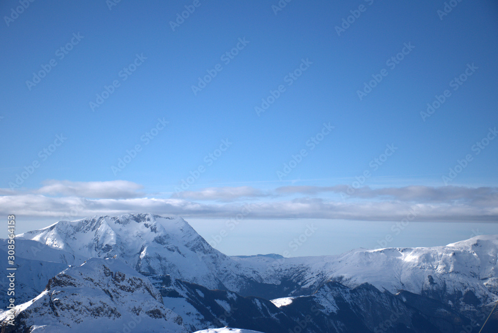 Montañas nevadas de Les Deux Alps en Francia