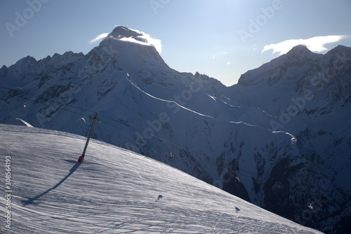 Montañas nevadas de Les Deux Alps en Francia