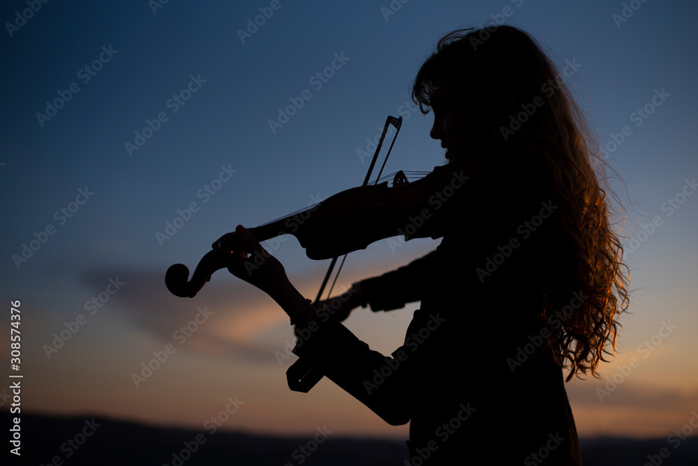 Fototapeta premium silhouette of girl with violin