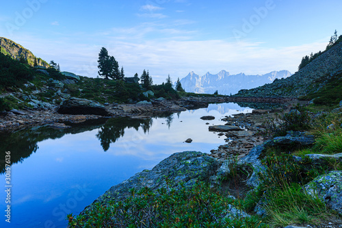 Dachsteinmassiv spielgelt sich im mittleren Gasselsee, Spiegelsee photo