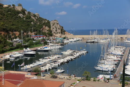 Blick auf den Hafen von Santa Maria Navarrese, Sardinien