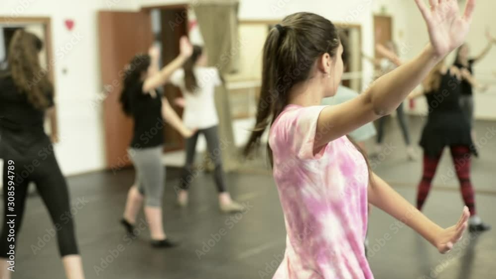 young group in dance class